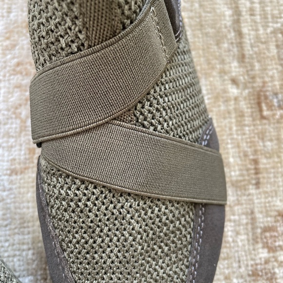 NWOB OTBT Vicky in Mint, multiple sizes - Picture 6 of 6